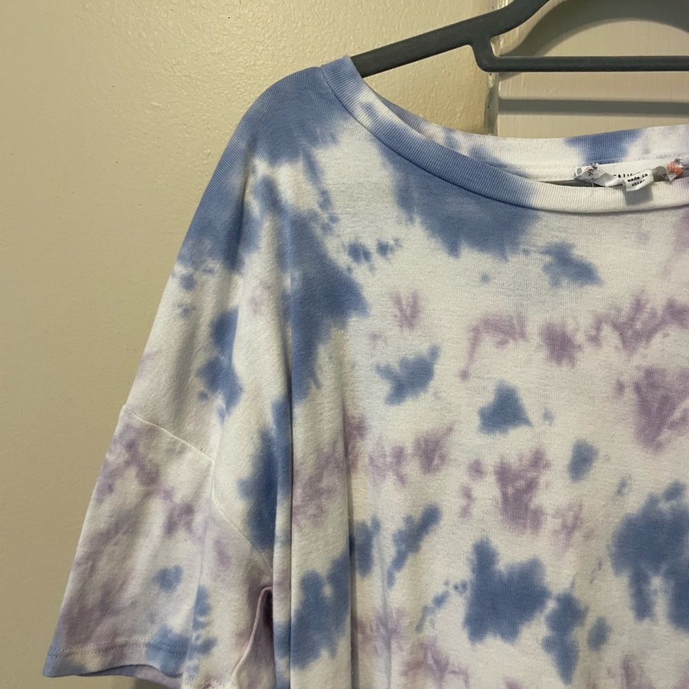 Purple and blue semi tie-dye slight crop top - Picture 2 of 4